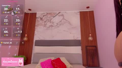 Snapshot of larsonmia chatting on 02-27-26, 12:27 MIA online show from 02-27-26, 12:27