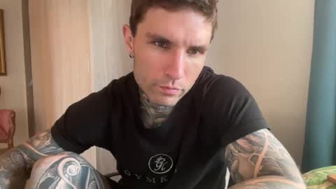 Snapshot of larsskeet chatting on 06-24-26, 05:45 larsskeet online show from 06-24-26, 05:45