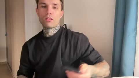 Snapshot of larsskeet chatting on 06-30-26, 05:47 larsskeet online show from 06-30-26, 05:47