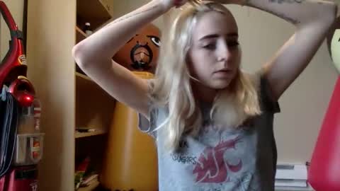 Roxy blue online show from 03-12-26, 05:41