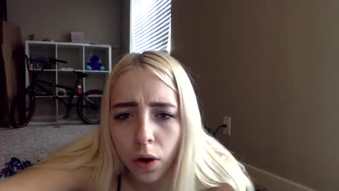 Roxy blue online show from 03-13-26, 05:52