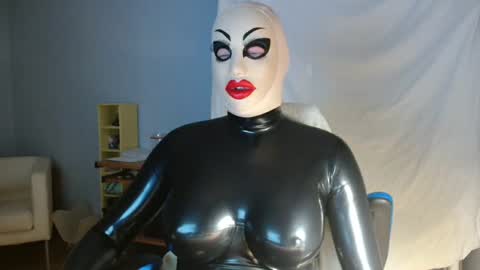 Snapshot of latex_doll_iris chatting on 02-25-25, 09:46 Latex Doll Iris online show from 02-25-25, 09:46