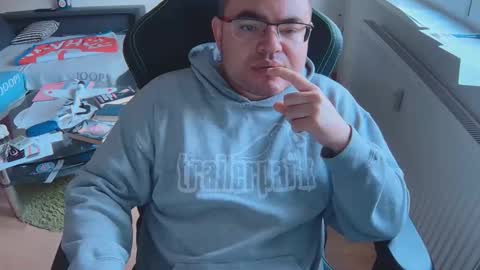 Snapshot of latexboy893 chatting on 11-12-25, 01:00 latexboy893 online show from 11-12-25, 01:00