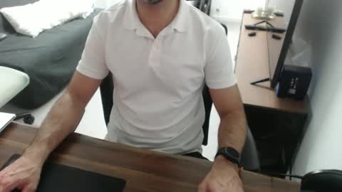 Snapshot of latexdave84 chatting on 01-12-26, 10:31 latexdave84 online show from 01-12-26, 10:31