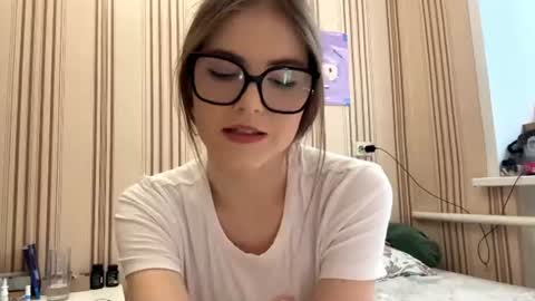 Mia online show from 06-10-26, 01:32