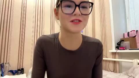 Mia online show from 06-19-26, 01:26