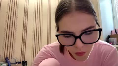 Mia online show from 06-28-26, 02:34