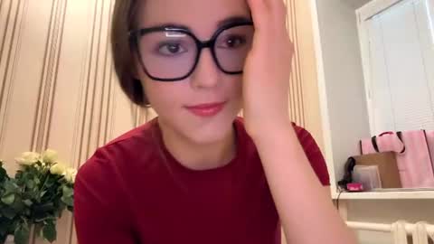 Mia online show from 06-29-26, 05:35