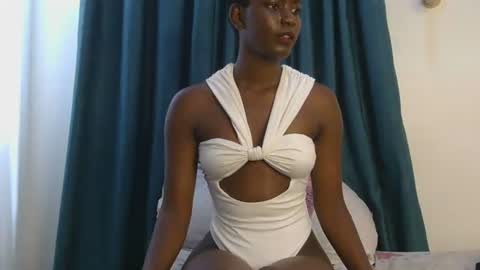 latiffaah_xx online show from 01-11-26, 11:48