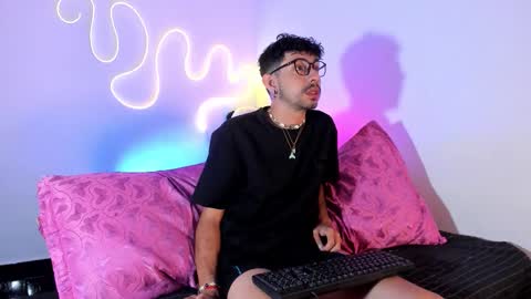 Snapshot of latin_bigcock21cm chatting on 03-25-26, 03:12 latin_bigcock21cm online show from 03-25-26, 03:12