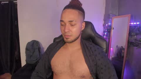 Snapshot of latin_luxury_i chatting on 12-24-24, 07:06 Free OF online show from 12-24-24, 07:06