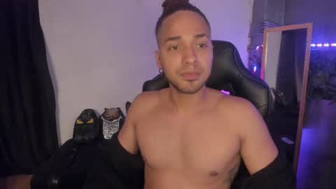 Snapshot of latin_luxury_i chatting on 02-19-25, 05:49 Free OF online show from 02-19-25, 05:49