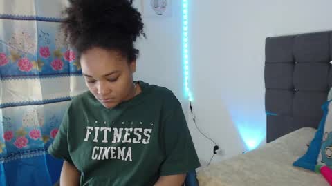 Snapshot of latin_rihanna_j chatting on 05-12-26, 02:19 karen online show from 05-12-26, 02:19