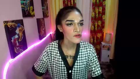 Snapshot of latina_goddes4uxxx chatting on 12-15-24, 12:06 ask me online show from 12-15-24, 12:06