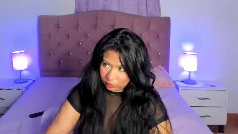 Snapshot of latinabombsheell chatting on 02-14-25, 06:34 Martina online show from 02-14-25, 06:34