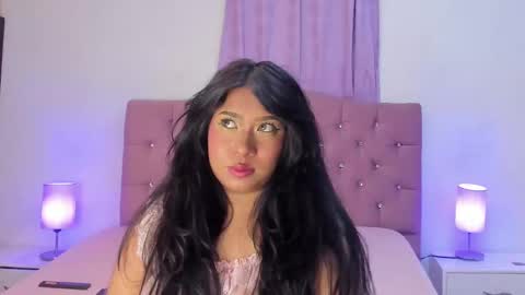 Snapshot of latinabombsheell chatting on 03-06-25, 10:09 Martina online show from 03-06-25, 10:09