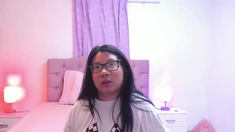 Snapshot of latinabombsheell chatting on 09-10-25, 04:12 Martina online show from 09-10-25, 04:12
