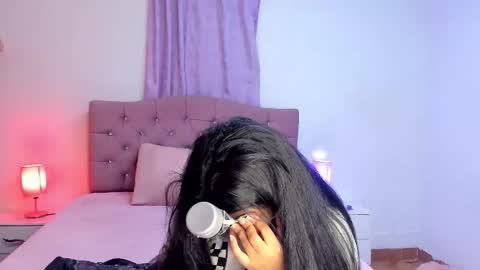 Snapshot of latinabombsheell chatting on 09-30-25, 06:18 Martina online show from 09-30-25, 06:18