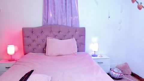 Snapshot of latinabombsheell chatting on 10-21-25, 07:14 Martina online show from 10-21-25, 07:14