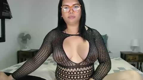 Snapshot of latinaflower_ts chatting on 05-27-26, 09:45 FLOR SALVAJE online show from 05-27-26, 09:45