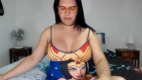 Snapshot of latinaflower_ts chatting on 06-07-26, 01:32 FLOR SALVAJE online show from 06-07-26, 01:32