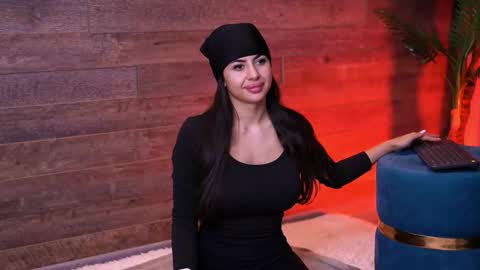 Snapshot of latinaloco chatting on 12-20-25, 05:42 Latina online show from 12-20-25, 05:42