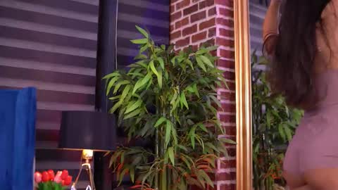 Snapshot of latinaloco chatting on 02-18-26, 06:26 Latina online show from 02-18-26, 06:26