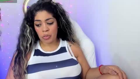 Snapshot of latinamav22 chatting on 07-25-26, 01:58 latinamav22 online show from 07-25-26, 01:58