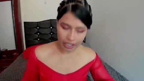 Snapshot of latinaqueen023 chatting on 05-29-26, 04:27 Luna online show from 05-29-26, 04:27