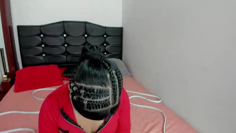 Snapshot of latinaqueen023 chatting on 05-30-26, 03:31 Luna online show from 05-30-26, 03:31