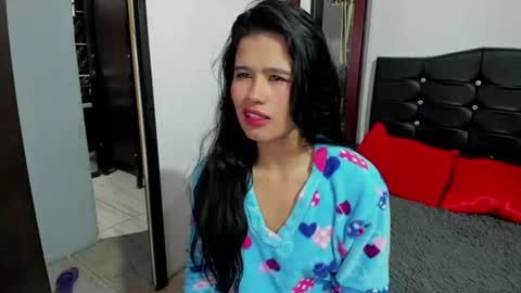 Snapshot of latinaqueen023 chatting on 06-14-26, 09:44 Luna online show from 06-14-26, 09:44