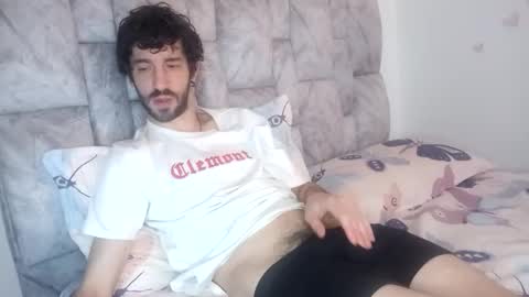 Snapshot of latinlustandfrenchkiss chatting on 05-21-26, 02:13 latinlustandfrenchkiss online show from 05-21-26, 02:13