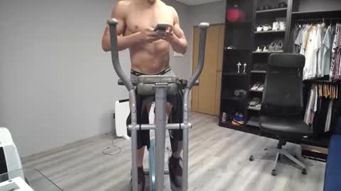 Snapshot of latino23bom chatting on 10-25-25, 08:00 sam online show from 10-25-25, 08:00