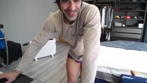 Snapshot of latino23bom chatting on 11-28-25, 12:52 sam online show from 11-28-25, 12:52