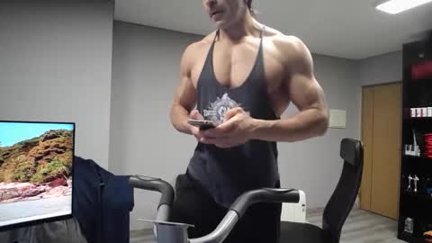 Snapshot of latino23bom chatting on 12-16-25, 09:09 sam online show from 12-16-25, 09:09