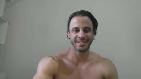latino_rodri online show from 05-13-26, 05:49