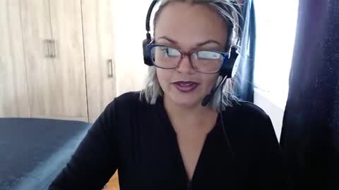 Laura online show from 07-28-26, 02:13