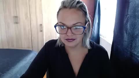 Laura online show from 07-30-26, 12:15