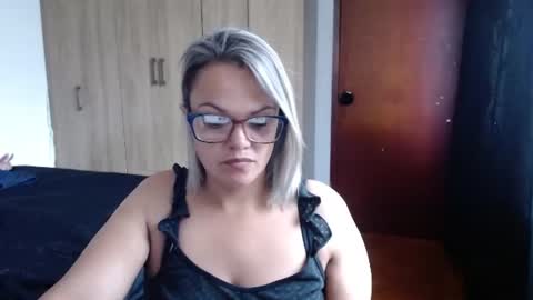 Laura online show from 08-01-26, 01:32