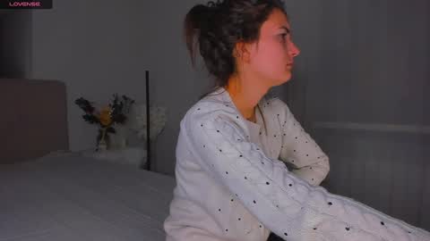 Snapshot of laura__leee chatting on 12-23-24, 06:22 Laura online show from 12-23-24, 06:22