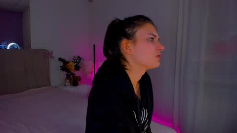 Snapshot of laura__leee chatting on 01-02-25, 10:16 Laura online show from 01-02-25, 10:16