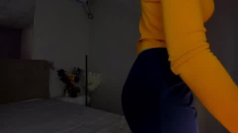 Snapshot of laura__leee chatting on 01-07-25, 06:27 Laura online show from 01-07-25, 06:27