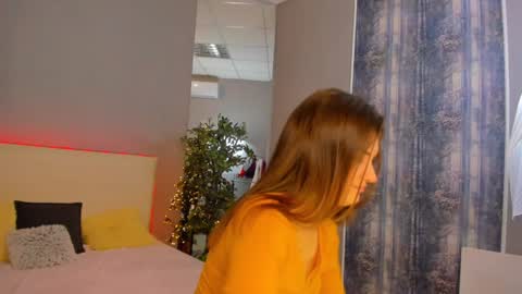Snapshot of laura__leee chatting on 01-18-25, 06:24 Laura online show from 01-18-25, 06:24