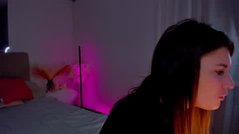 Snapshot of laura__leee chatting on 02-01-25, 06:21 Laura online show from 02-01-25, 06:21