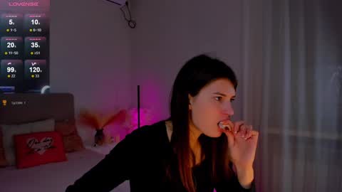 Snapshot of laura__leee chatting on 02-01-25, 09:43 Laura online show from 02-01-25, 09:43