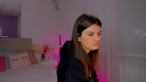 Snapshot of laura__leee chatting on 02-04-25, 06:25 Laura online show from 02-04-25, 06:25