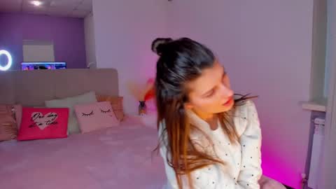 Snapshot of laura__leee chatting on 02-10-25, 09:25 Laura online show from 02-10-25, 09:25