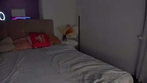 Snapshot of laura__leee chatting on 02-14-25, 06:02 Laura online show from 02-14-25, 06:02