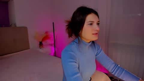 Snapshot of laura__leee chatting on 02-20-25, 05:33 Laura online show from 02-20-25, 05:33