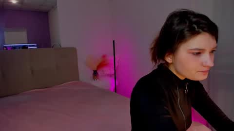 Snapshot of laura__leee chatting on 02-21-25, 06:29 Laura online show from 02-21-25, 06:29